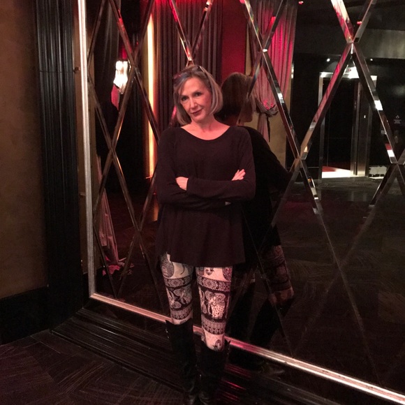 Meet your Posher, Elizabeth - Picture 2 of 2